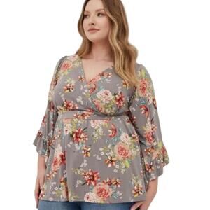 Torrid Super Soft Knit Gray Floral Babydoll Bell Sleeve Top Plus Size 2‎ 2X New